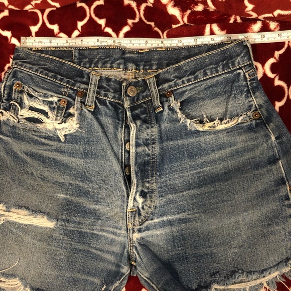 Cut off 501 Levi jean shorts . Size 28 - Picture 4 of 9